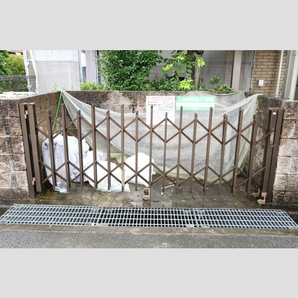 現地周辺 (ゴミ置場)