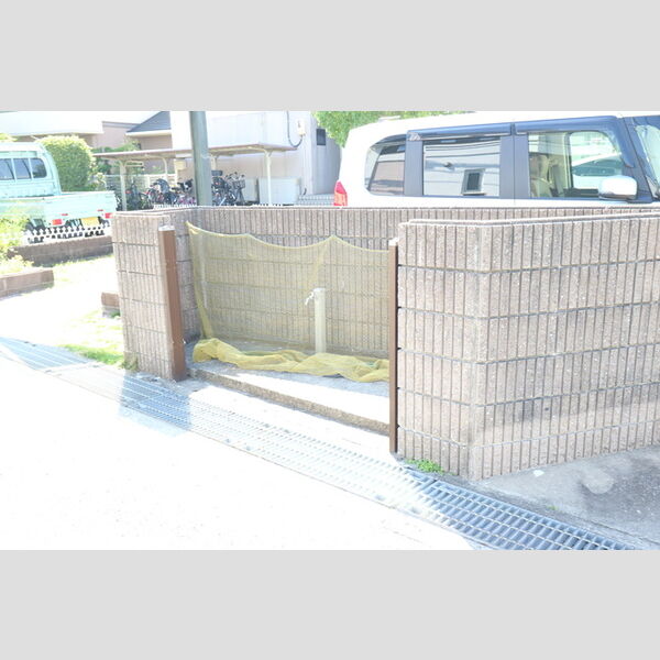 現地周辺 (ゴミ置場)