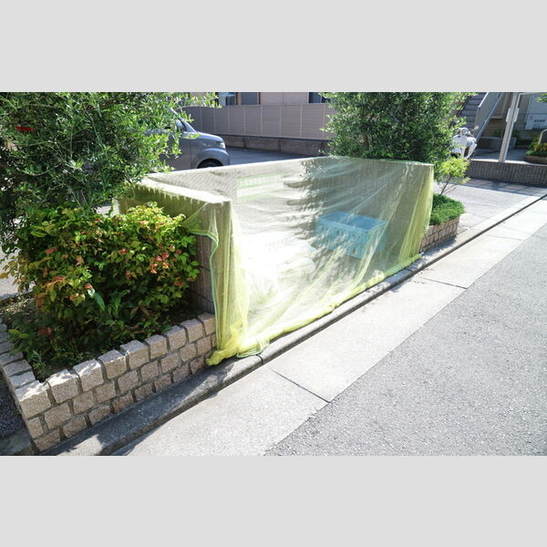 現地周辺 (ゴミ置場)