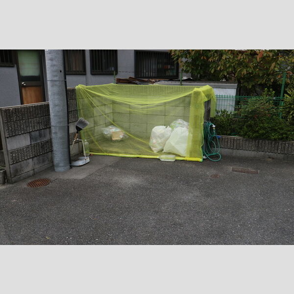 現地周辺 (ゴミ置場)