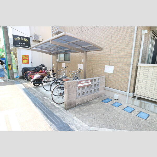 現地周辺 (駐輪場)