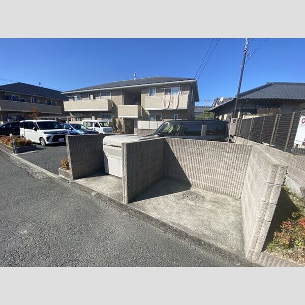現地周辺 (ゴミ置き場)