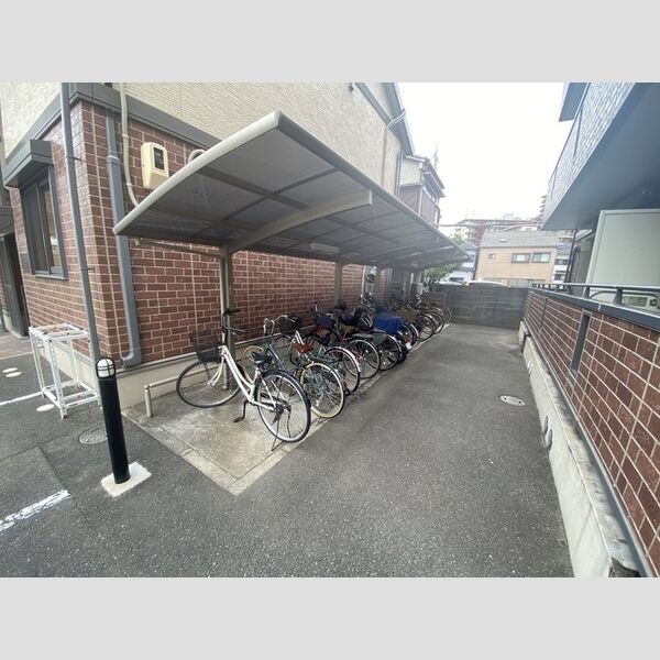 現地周辺 (駐輪場)