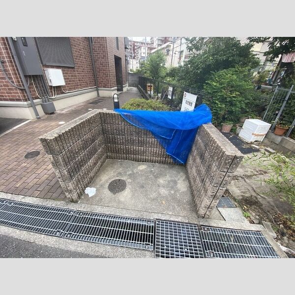 現地周辺 (ゴミ置き場)