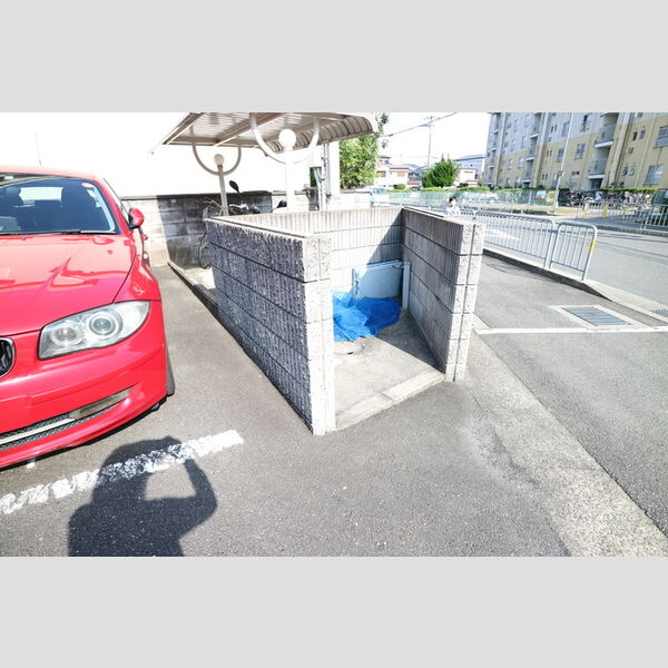 現地周辺 (ゴミ置場)