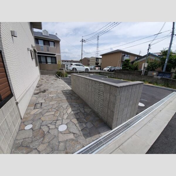 現地周辺 (ゴミ置場)