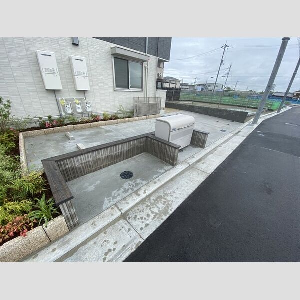 現地周辺 (ゴミ置き場)