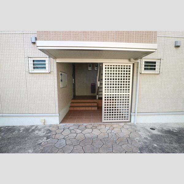 エントランス (エントランス)