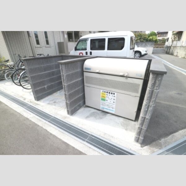 現地周辺 (ゴミ置場)