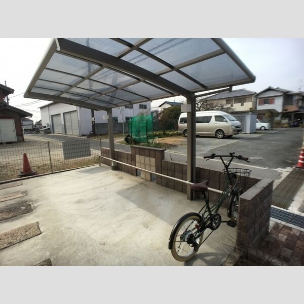 現地周辺 (駐輪場)