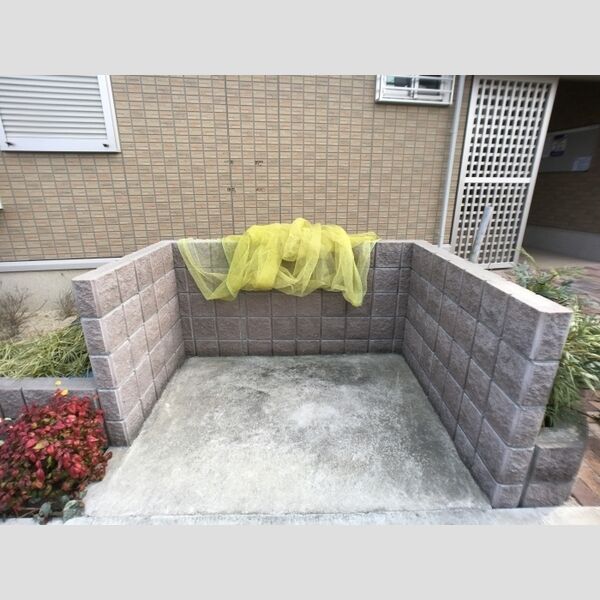 現地周辺 (ごみ置き場)