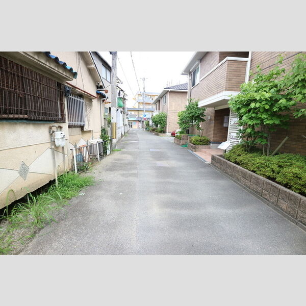 現地周辺 (前面道路)
