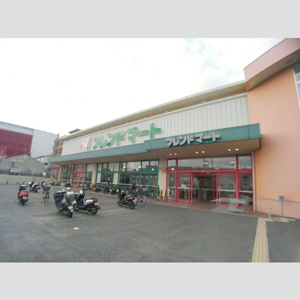 現地周辺 (スーパーフレンドマートがあります)