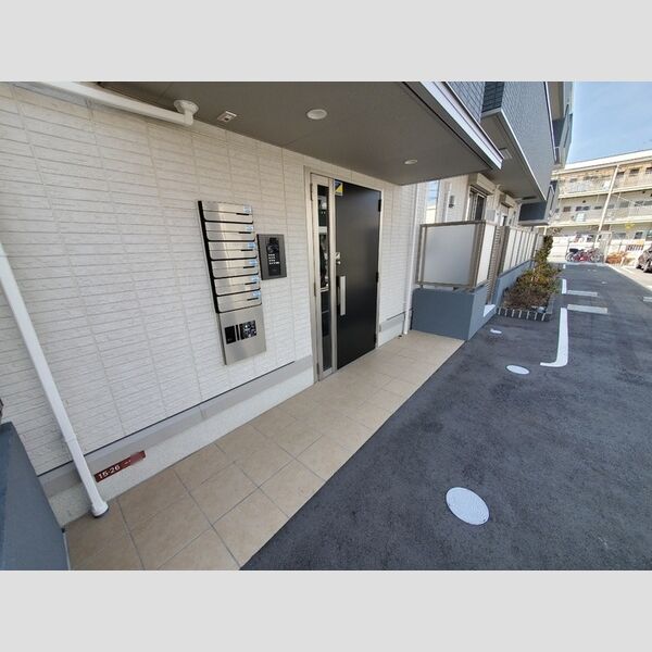 エントランス (エントランス)