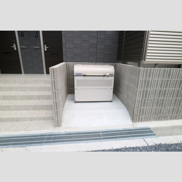 現地周辺 (ゴミ置き場)