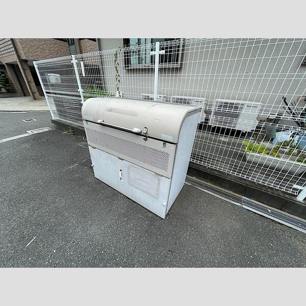 現地周辺 (ゴミ置き場)