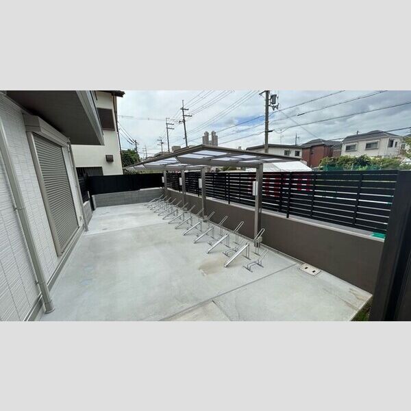 現地周辺 (駐輪場(オートロック内側))