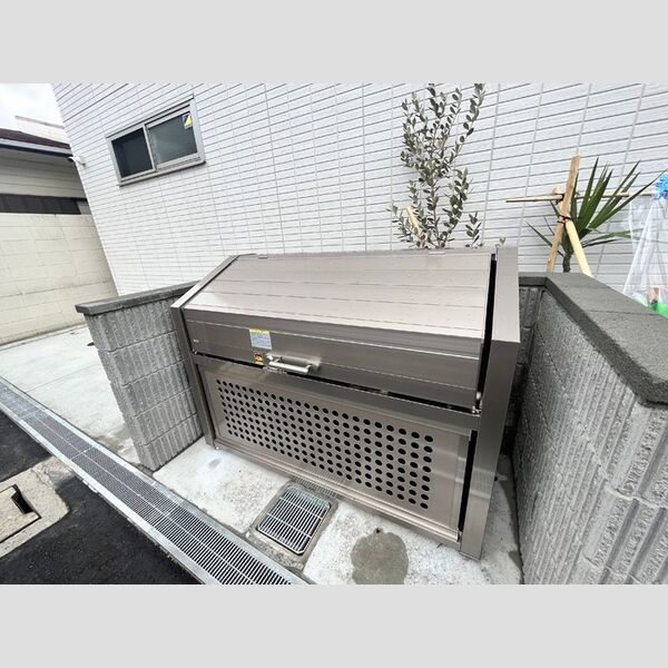 現地周辺 (ゴミ置き場)