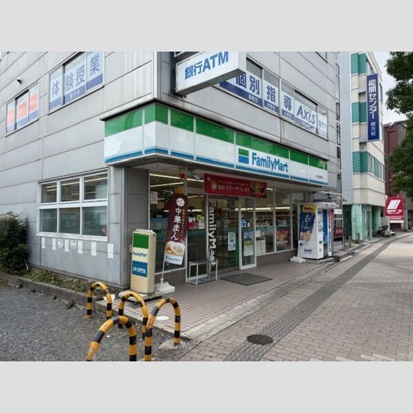 現地周辺 (ファミリーマート枚方岡東町店　249m)
