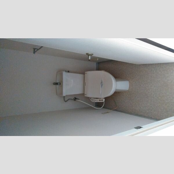 トイレ (トイレ)