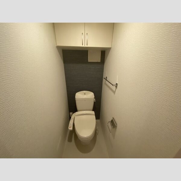 トイレ (トイレ)