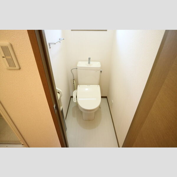トイレ (トイレ)