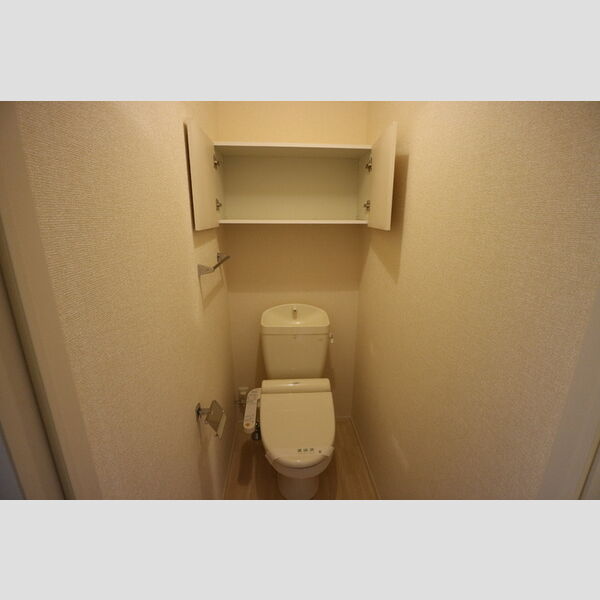 トイレ (トイレ)