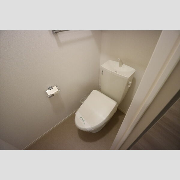 トイレ (トイレ)