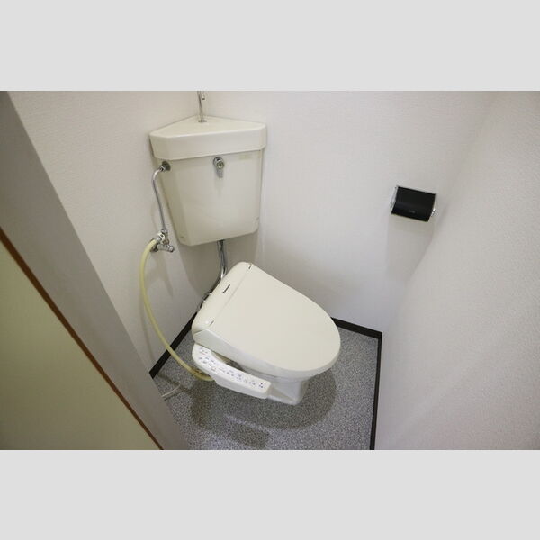 トイレ (トイレ)