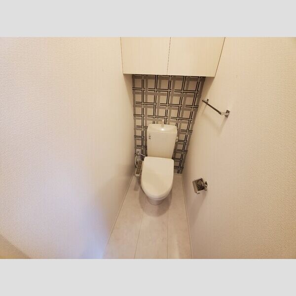 トイレ (トイレ)