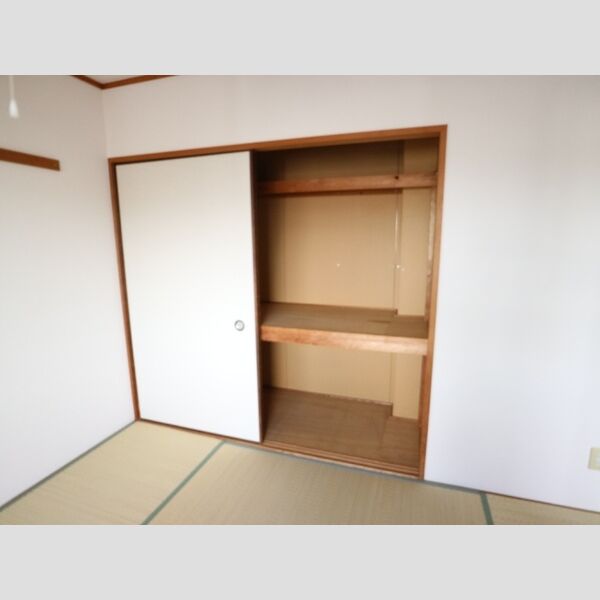 収納 (押入)