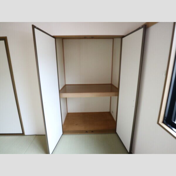 収納 (押入)