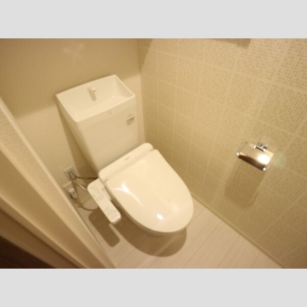 トイレ (トイレ)