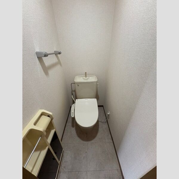 トイレ (トイレ)