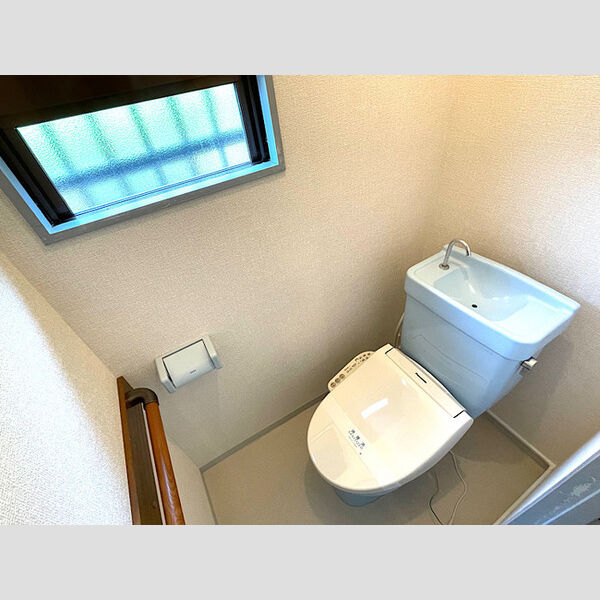 トイレ (トイレ)