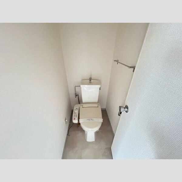 トイレ (温水洗浄暖房便座)