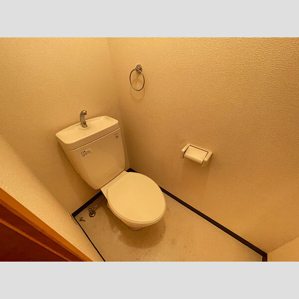 トイレ (トイレ)