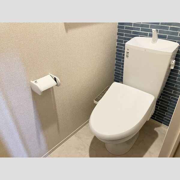 トイレ (トイレ)