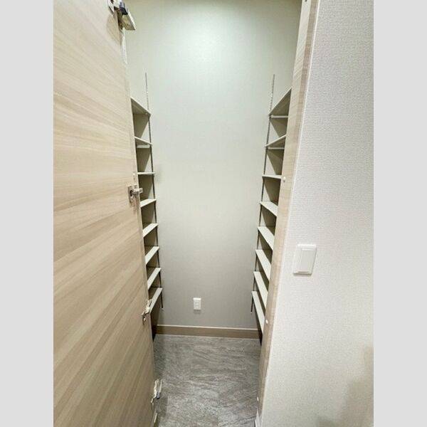 収納 (シューズクローク)