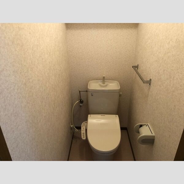 トイレ (トイレ)