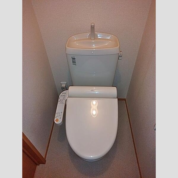 トイレ (トイレ)