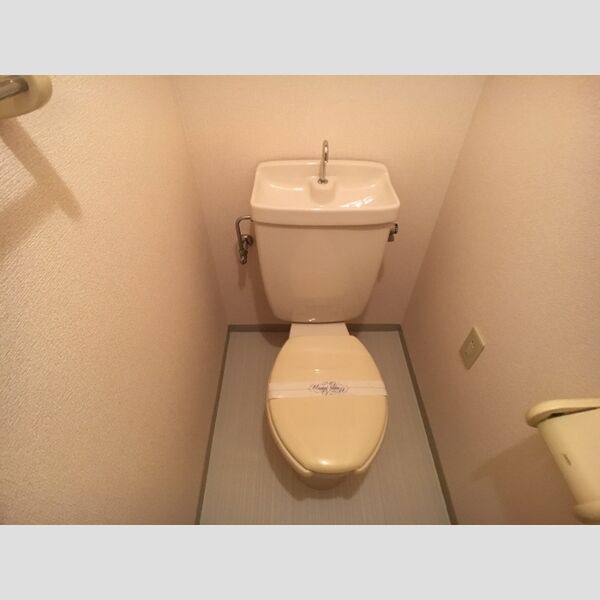 トイレ (トイレ)