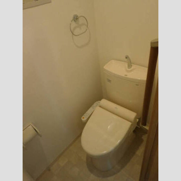 トイレ (B棟102号室温水洗浄便座付トイレ)