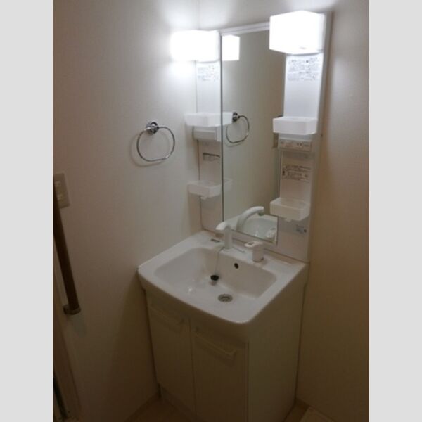 洗面所 (洗髪洗面化粧台です)