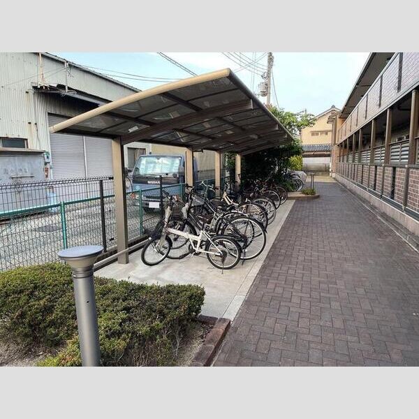 現地周辺 (駐輪場)