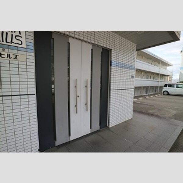 エントランス (エントランス)