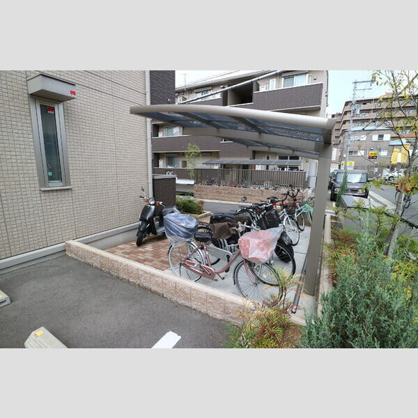 現地周辺 (駐輪場)