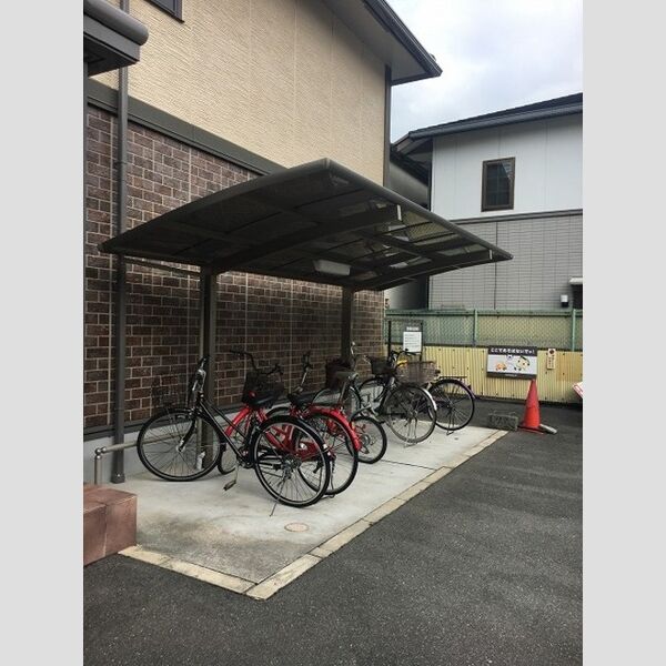 現地周辺 (駐輪場)
