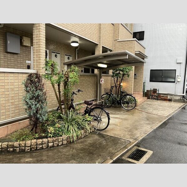 現地周辺 (駐輪場)