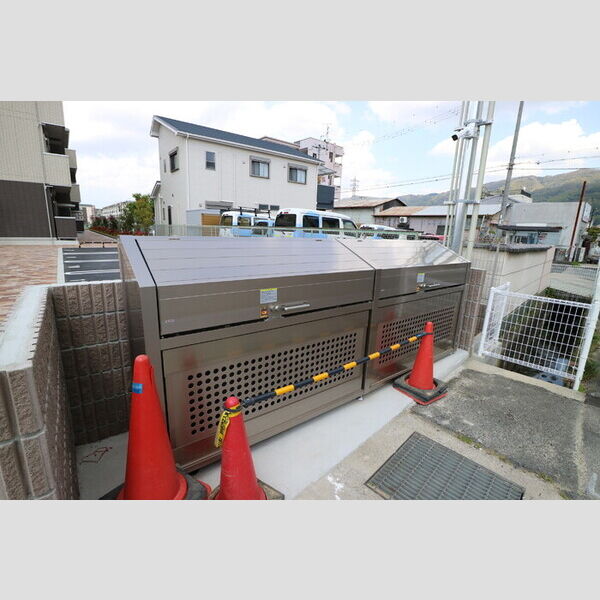 現地周辺 (ゴミ置き場)